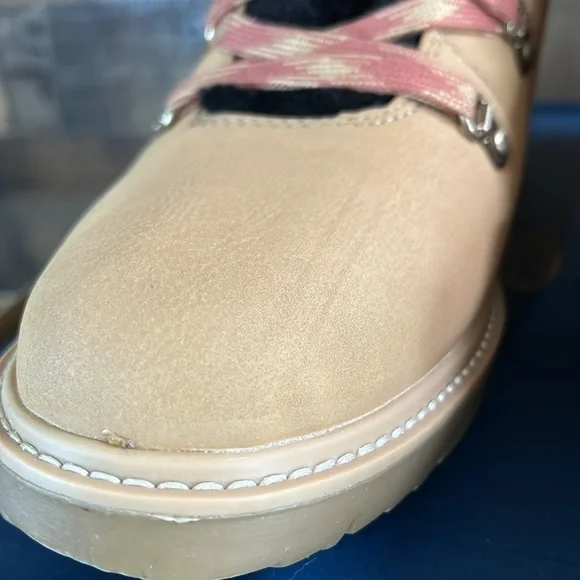 Dr Scholls Women’sSo Cozy Beige Waterproof Faux Fur Booties Size 10